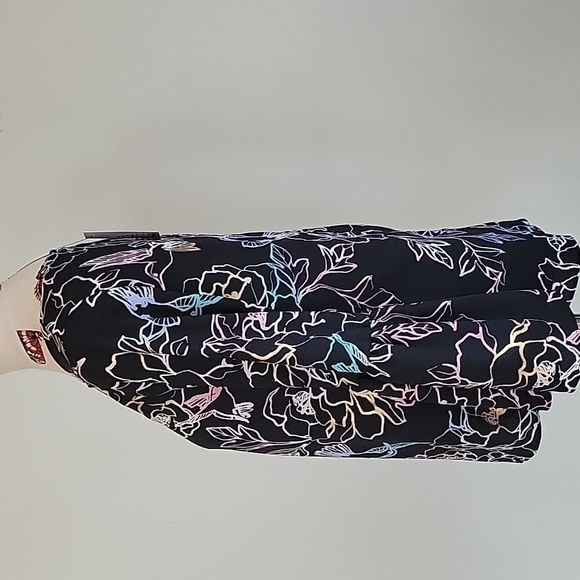 Apt 9 Bell Sleeved Top. Black With Iridescent Humming Birds Flowers. Size XS. - Picture 2 of 8